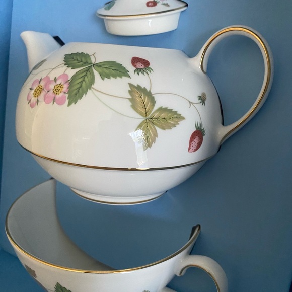 Wedgwood Wild Strawberry Tea for One NEW in Box - Picture 9 of 11